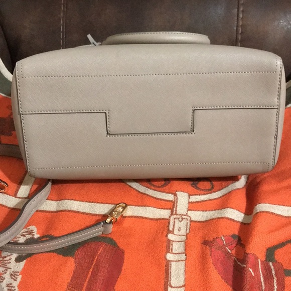 Final price…Authentic Tory burch med/large sized bag - Picture 5 of 10